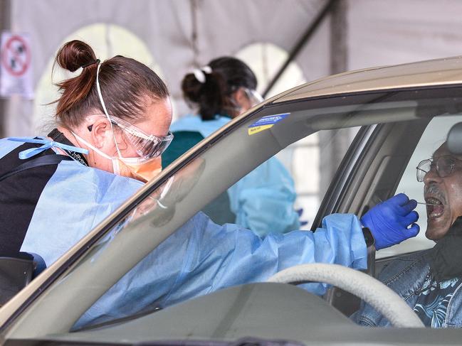 SYDNEY, AUSTRALIA - NewsWire Photos , September 26, 2021: Members of the public and health workers at a pop up Covid testing clinic at Forrester Road , St Marys.  Picture: NCA NewsWire / Flavio Brancaleone