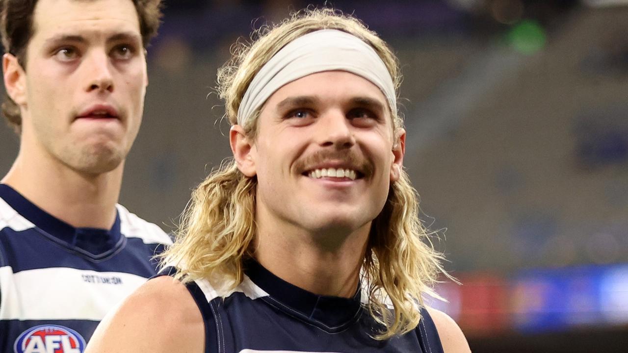 Fireside chat: Smith, Dillon meet after “nose beers” controversy