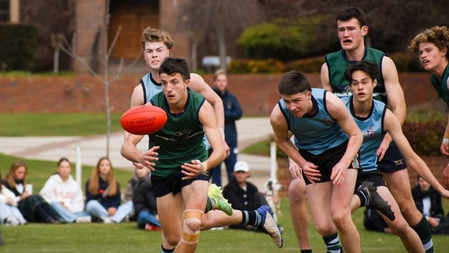 Tom Anastasopoulos attacks the footy. Picture: Charlie Scott