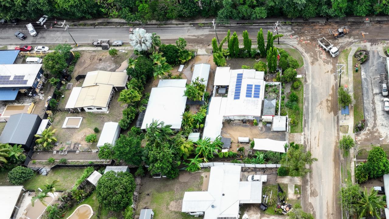 Flooded home clean up the mud and debris once the food water recedes on Lake Placid Road at Caravonica. Major flooding affected the Cairns region in Far North Queensland after days of heavy rain fell from ex Tropical Cyclone Jasper. Picture: Brendan Radke