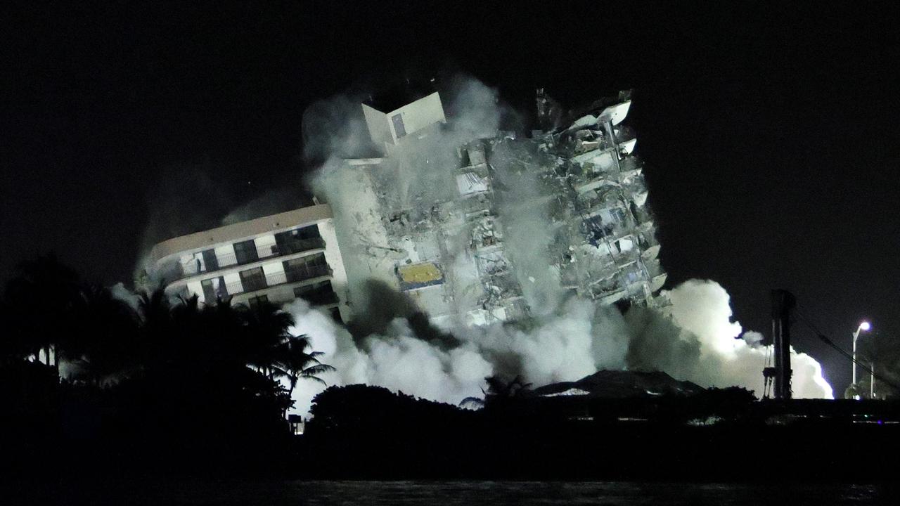 The remaining part of the partially collapsed 12-story Champlain Towers South condo building falls with a controlled demolition. (Photo by Joe Raedle/Getty Images)