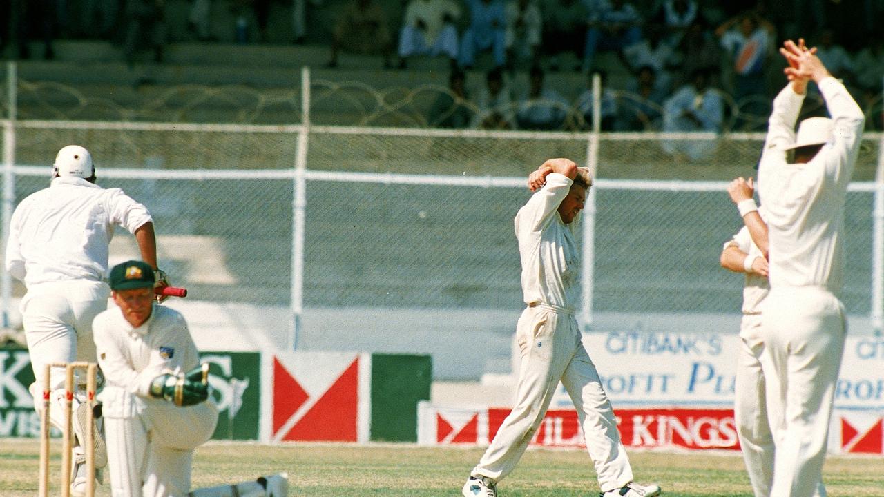 Shane Warne laments a missed chance duyring a Karachi Test.