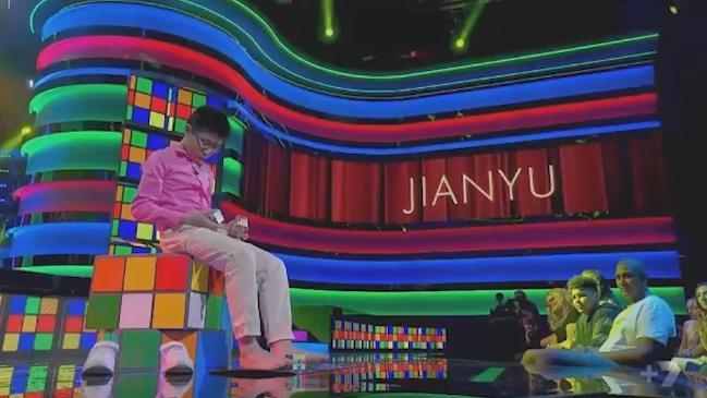 Wonder kid 'Jianyu' takes on three Rubik's cubes at once