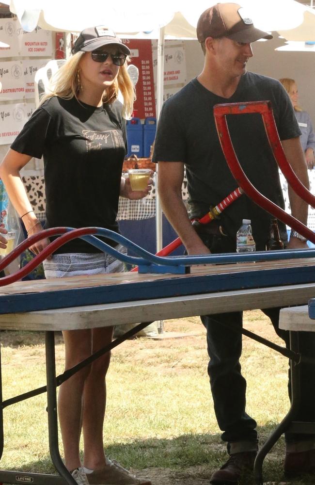 Anna Faris and new boyfriend Michael Barrett were spotted on a date at a carnival in Malibu. Picture: BackGrid