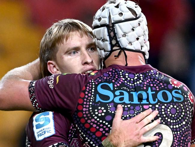 BRISBANE, AUSTRALIA - MAY 20: Tate McDermott of the Reds celebrates with team mates Hamish Stewart during the round 14 Super Rugby Pacific match between the Queensland Reds and the Moana Pasifika at Suncorp Stadium on May 20, 2022 in Brisbane, Australia. (Photo by Bradley Kanaris/Getty Images)