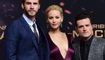 (From L) Australian actor Liam Hemsworth, US actress Jennifer Lawrence, and US actor Josh Hutcherson pose for photographers on the red carpet as they arrive for the world premiere of the movie "The Hunger Games: Mockingjay — Part 2", in Berlin on November 4, 2015. AFP PHOTO / JOHN MACDOUGALL