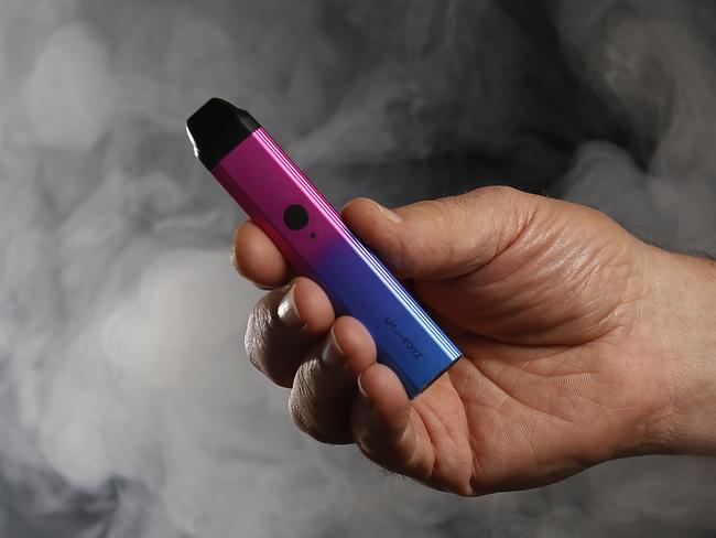 WENTWORTH COURIER ONLY. SEE EDITOR TIM MCINTYRE FOR PERMSIIOIN TO USE. An E-cigarette. Associate Professor Colin Mendelsohn helps people quit cigarettes and controversially is an advocate of vaping to help people quit smoking.Picture: John Appleyard