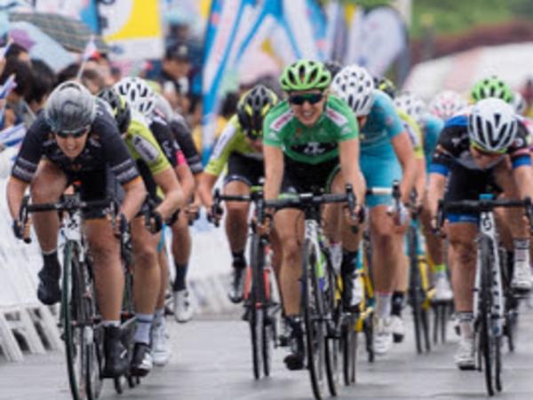 Chloe Hosking edges out Leah Kirchmann in the sprint - Tour of Chongming Island 2016 - Stage 2. A 113km road race on Chongming Island, China on May 7th 2016.