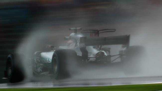 Rain blighted the second F1 practice session at the Japanese GP.