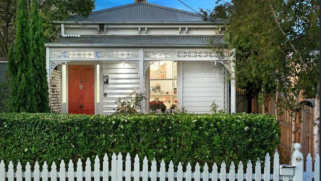 And their bank accounts are big enough. This two bedroom house in St Kilda just sold for $1.35 million, $150,000 over reserve.