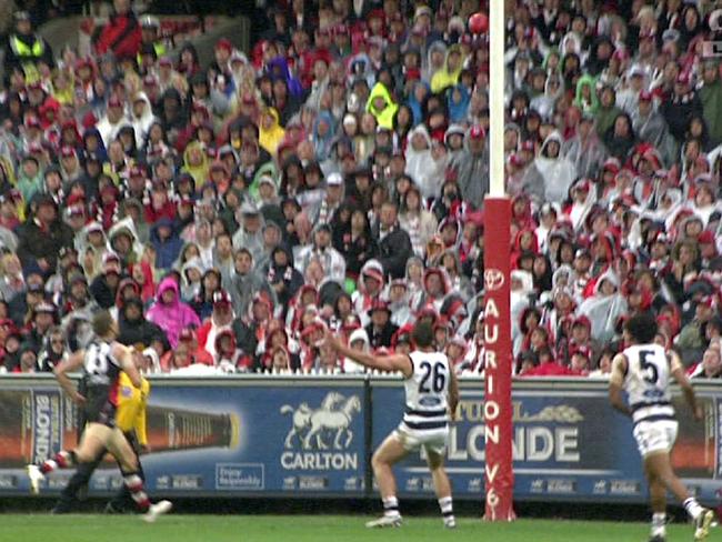 Tom Hawkins kicks a goal that hit the post in the 2009 grand final Picture: One HD