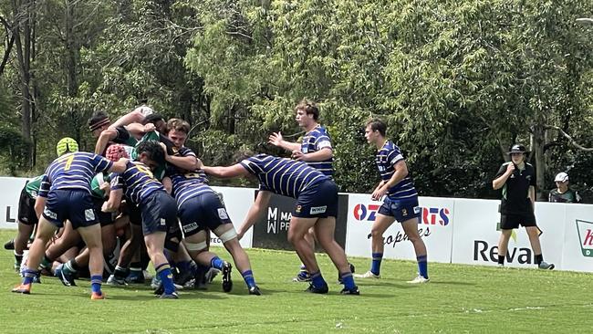 Easts defend a Sunnybank rolling maul.