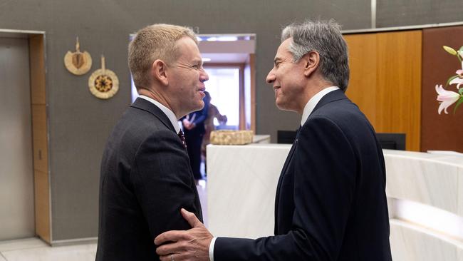 US Secretary of State Antony Blinken (R) greets New Zealand's Prime Minister Chris Hipkins at Parliament in Wellington on July 27, 2023. (Photo by Marty MELVILLE / POOL / AFP)