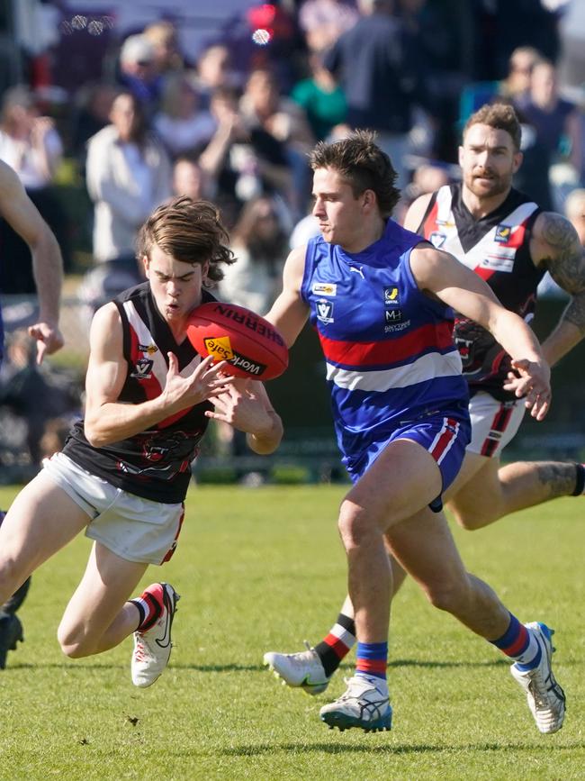 Devon Meadows player Riley McDonald and Ty Cull (Mornington). Picture: Valeriu Campan