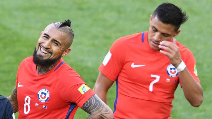 Chile's midfielder Arturo Vidal reacts during the 2017 Confederations Cup group B football match between Chile and Australia at the Spartak Stadium in Moscow on June 25, 2017. / AFP PHOTO / Natalia KOLESNIKOVA