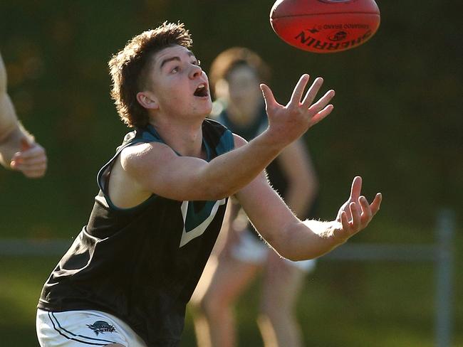 NFL footy: Heidelberg West v Laurimar: Bailey Macleod of Laurimar reaches for the ball on Saturday June 25, 2022, in Heidelberg, Australia.Picture: Hamish Blair