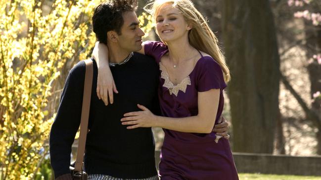 Kal Penn and Jacinda Barrett in The Namesake.