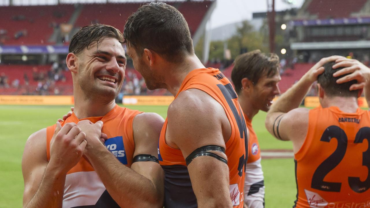 Stephen Coniglio (left) could stay a Giant. (AAP Image/Craig Golding) 