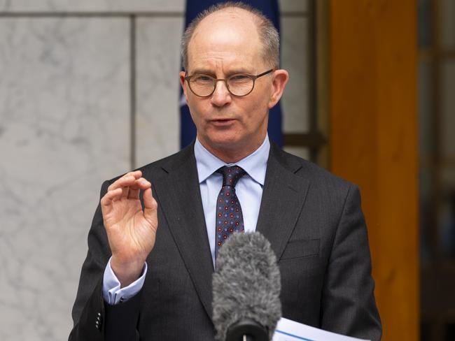 CANBERRA, AUSTRALIA - NewsWire Photos JANUARY 8, 2021: Chief Medical Officer, Professor Paul Kelly at a press conference after the National Cabinet meeting at Parliament House. Picture: NCA NewsWire / Martin Ollman