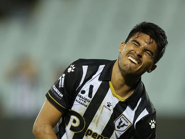 SYDNEY, AUSTRALIA - FEBRUARY 18:  Ulises Davila of the Bulls reacts after a late chance during the A-League Men round 17 match between Macarthur FC and Wellington Phoenix at Campbelltown Stadium, on February 18, 2024, in Sydney, Australia. (Photo by Mark Metcalfe/Getty Images)