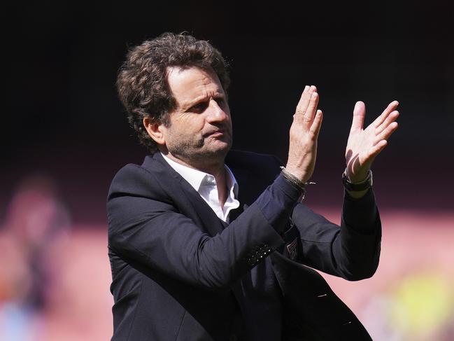 Lyon coach Joe Montemurro applauds the fans at the end of the women's Champions League semi-finals, first leg, soccer match between Arsenal FC and Olympique Lyonnais at the Arsenal Stadium, in London, Saturday, April 19, 2025. (AP Photo/Kirsty Wigglesworth)