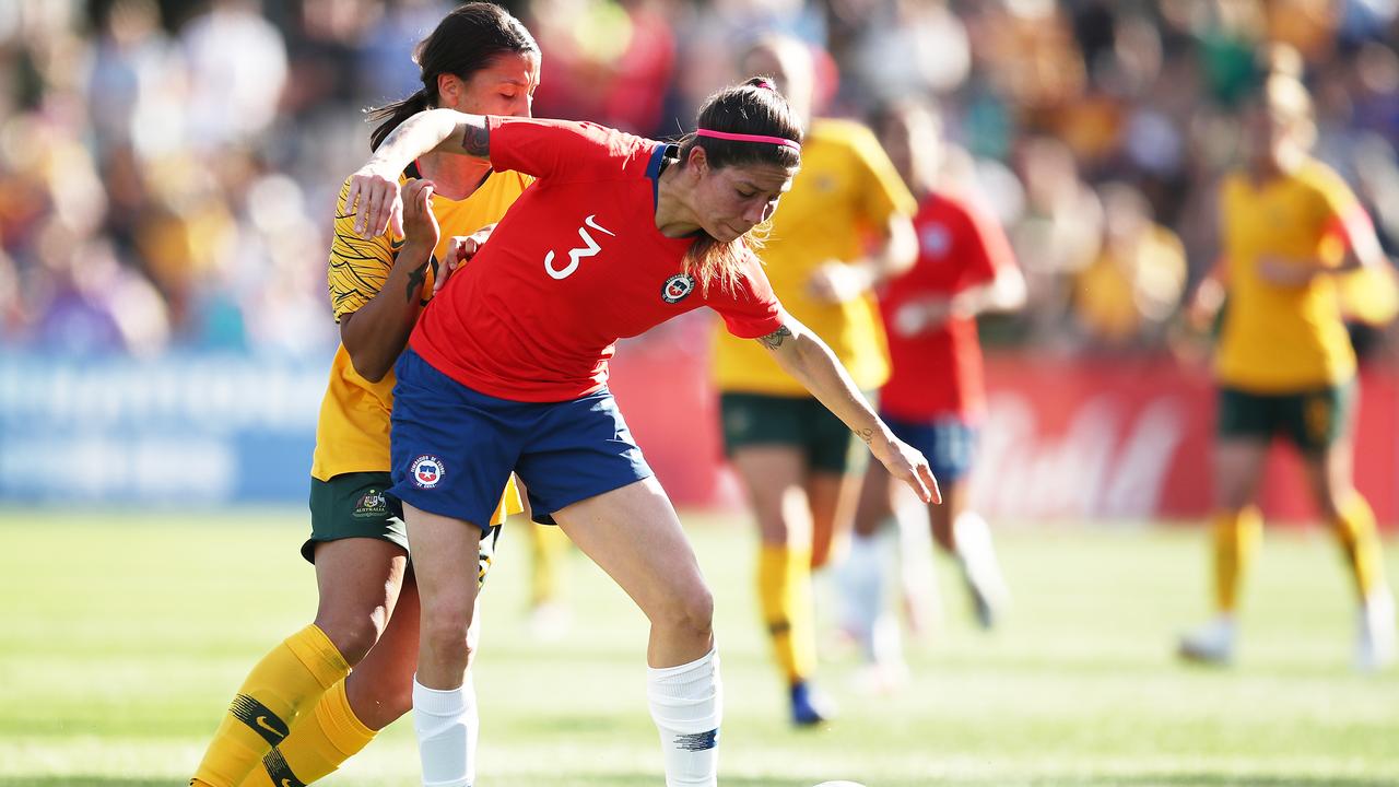 Carla Guerrero of Chile is challenged by Samantha Kerr.