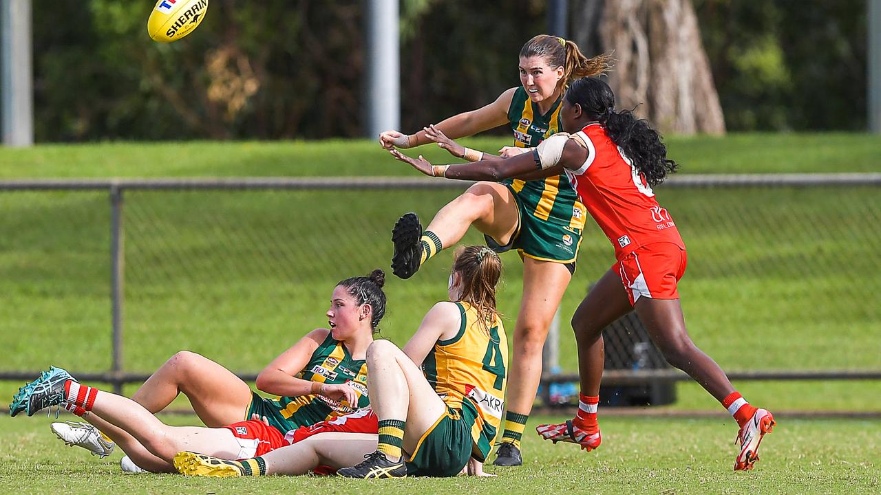 Waratah vs PINT in the 2022-23 NTFL womenÃ&#149;s grand final. Picture: PEMA TAMANG Pakhrin