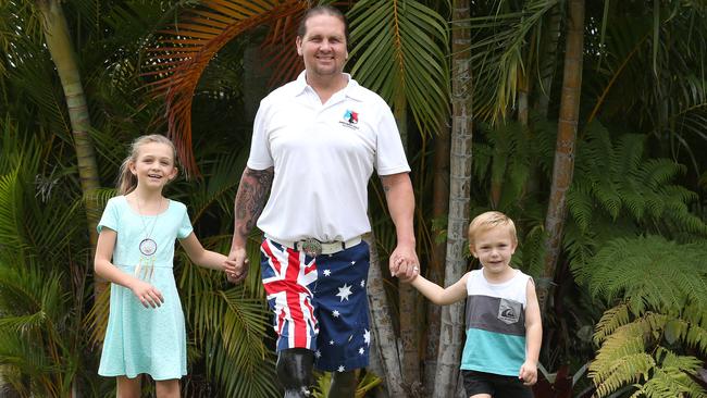 Bali bombings survivor Ben Tullipan and children Sheridan and Rory. Photo: Regi Varghese