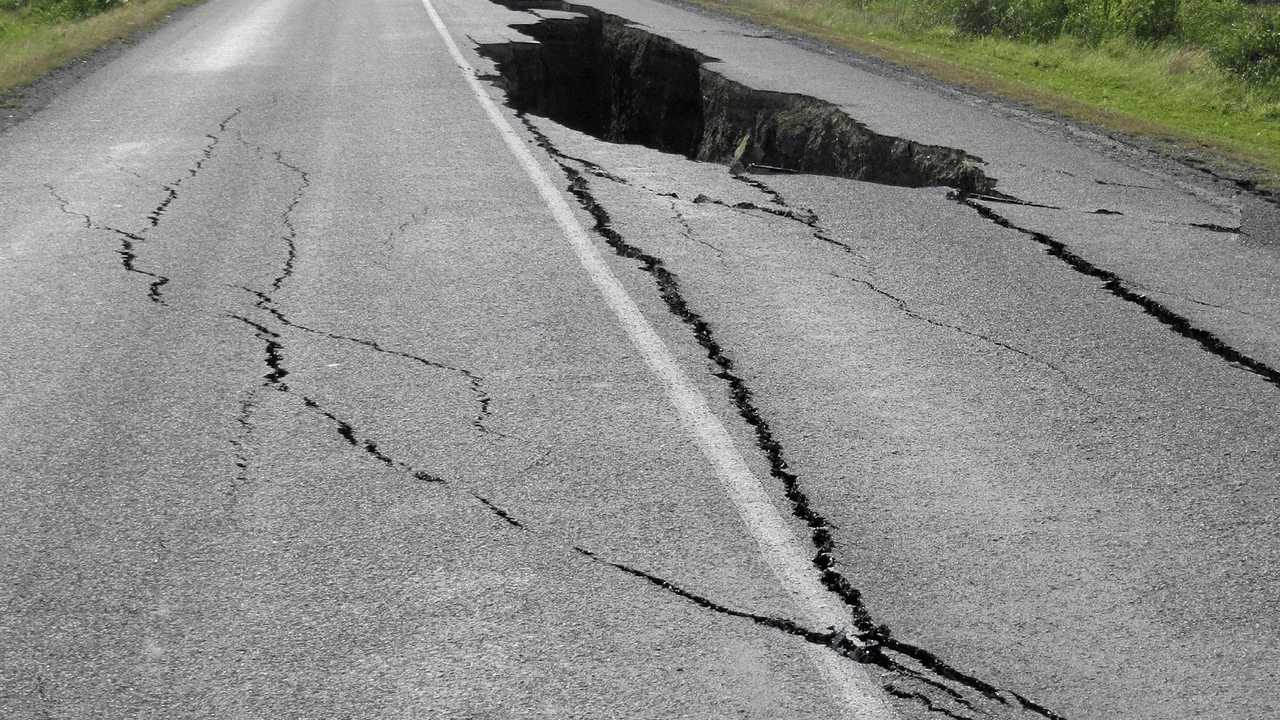 Mining giant reveals new images of CQ mine road’s mega crack | The ...