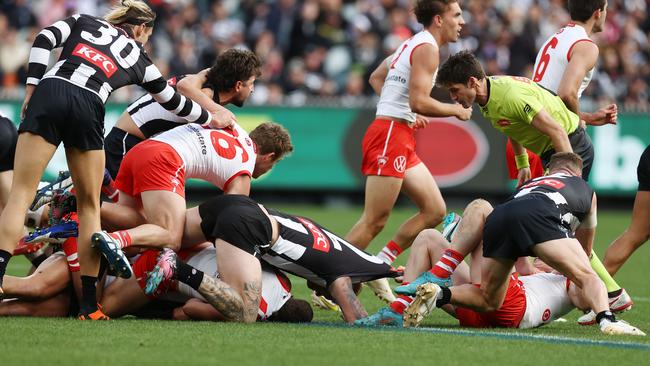 MELBOURNE. 06/05/2023. AFl. Round 8. Collingwood vs Sydney at the MCG. Players punch on after Swans players got stuck into Nick Daicos of the Magpies after a Sydneys Ryan Clarke 1st qtr goal . Pic: Michael Klein