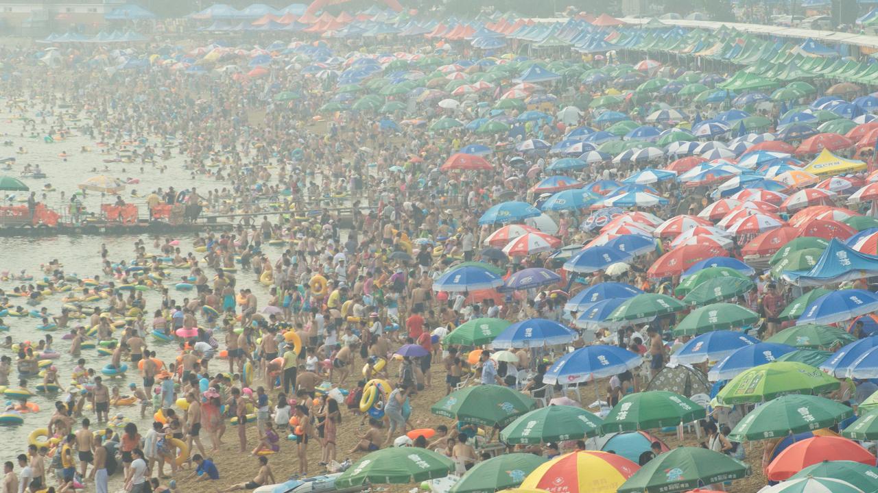 Crowds Cool Off At Fujiazhuang Beach In Dalian