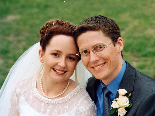 Fiona Hoffmann and Gavin Gibson were married on November 26, 2000.