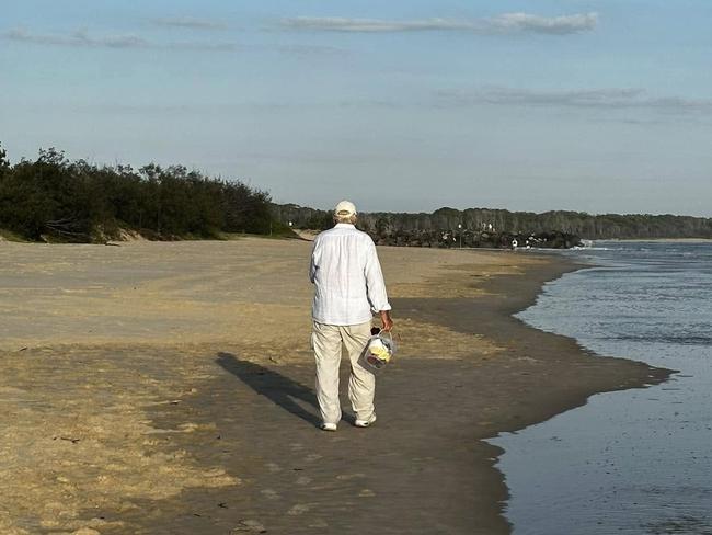 ‘A true legend’: Local man’s beach clean-up inspires Noosa community