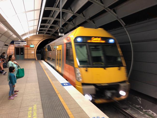 Train at Epping station