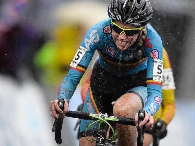 Belgian Femke Van Den Driessche races during the women's U23 race at the world championships cyclocross cycling, in Heusden-Zolder, on January 30, 2016. / AFP / Belga / YORICK JANSENS / Belgium OUT