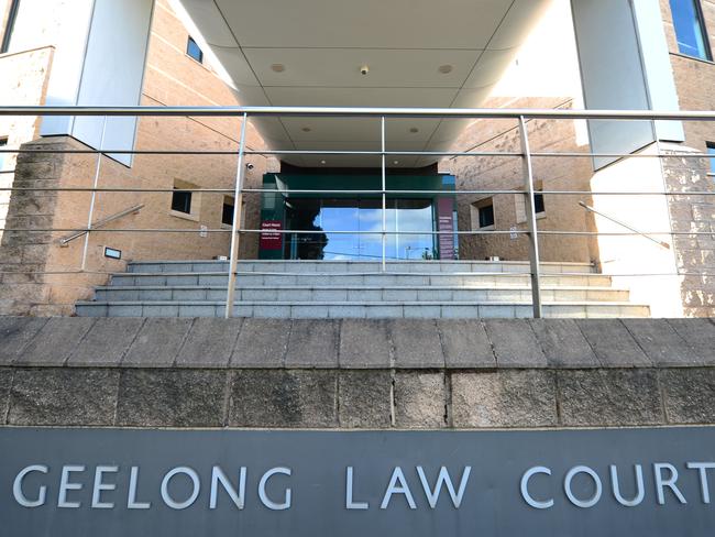 Corio father allegedly pretended to be a cop, stole $9k and drugs