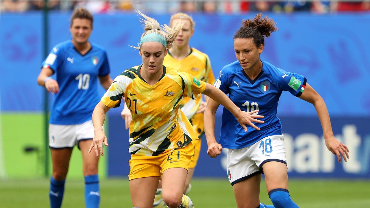 Ellie Carpenter of Australia battles for possession with Ilaria Mauro of Italy