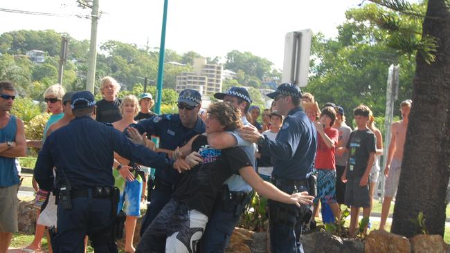 Teenager riot during Australia Day celebrations at Burleigh Heads