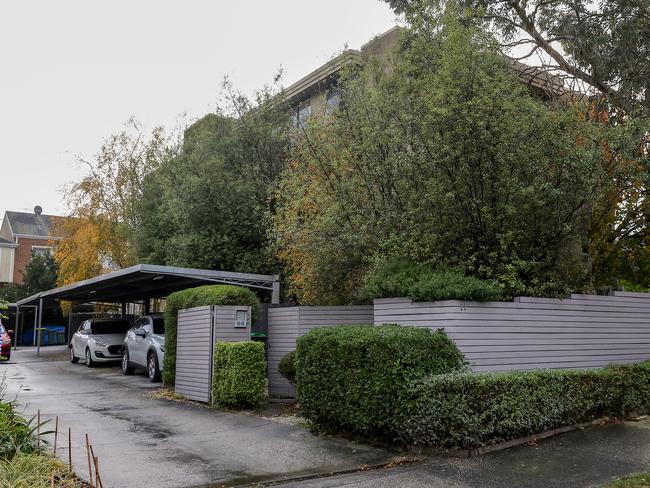 A person has died in an apartment fire in Melbourne. Picture: NewsWire/Ian Currie