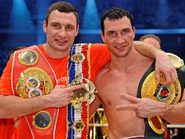 Ukrainian IBF and WBO heavyweight champion Vladimir Klitschko (R) poses next to his brother Vitali Klitschko after defeating US Eddie Chambers after their heavyweight world championship boxing fight on March 20, 2010 in Duesseldorf, western Germany. AFP PHOTO DDP/ CLEMENS BILAN GERMANY OUT