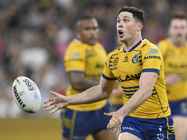 Mitchell Moses of the Eels passes the ball. (Photo by Ian Hitchcock/Getty Images)