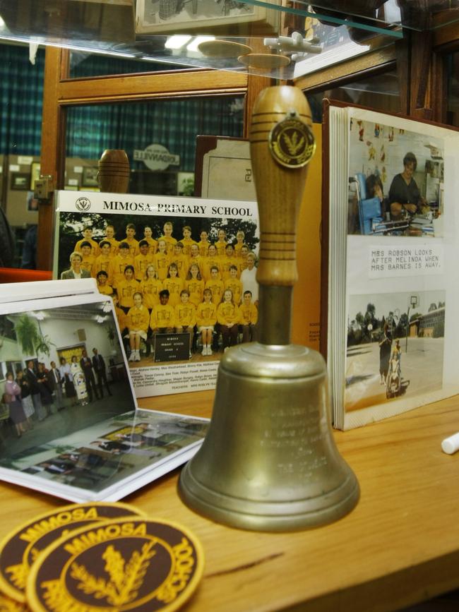 Former caretaker Norman Barry donated memorabilia and a cabinet from Mimosa Primary School to the Waverley Historical Society in 2009.