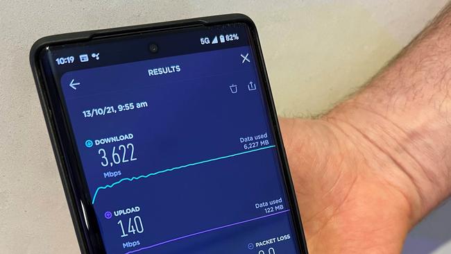 A test by Telstra of the new Google Pixel 6 Pro clocked a ferocious 3622 Megabits (3.6 Gigabits per second) download speed, which is 36 times the speed of the fast 100Mbps fibre home plan offered by NBN. Picture: Telstra