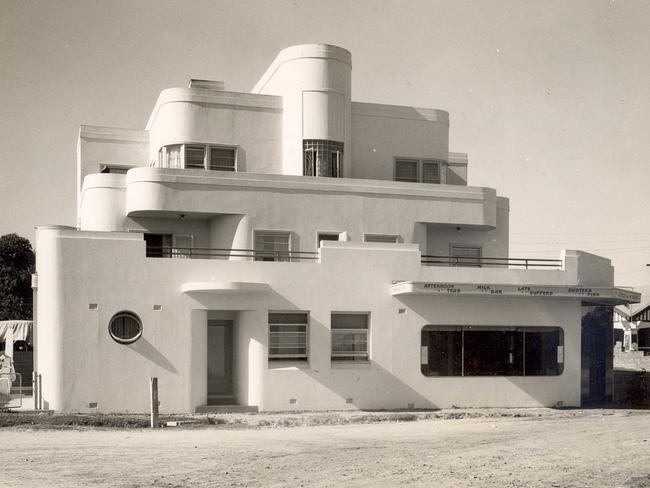 This photograph of the mansion of Phil "The Jew" Jeffs was taken by Press photographer Sam Hood around 1945. Picture: Gosford Library.