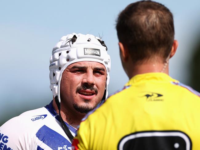 SYDNEY, AUSTRALIA - MARCH 04: Reed Mahoney of the Bulldogs talks to the referee during the round one NRL match between the Manly Sea Eagles and the Canterbury Bulldogs at 4 Pines Park on March 04, 2023 in Sydney, Australia. (Photo by Cameron Spencer/Getty Images)