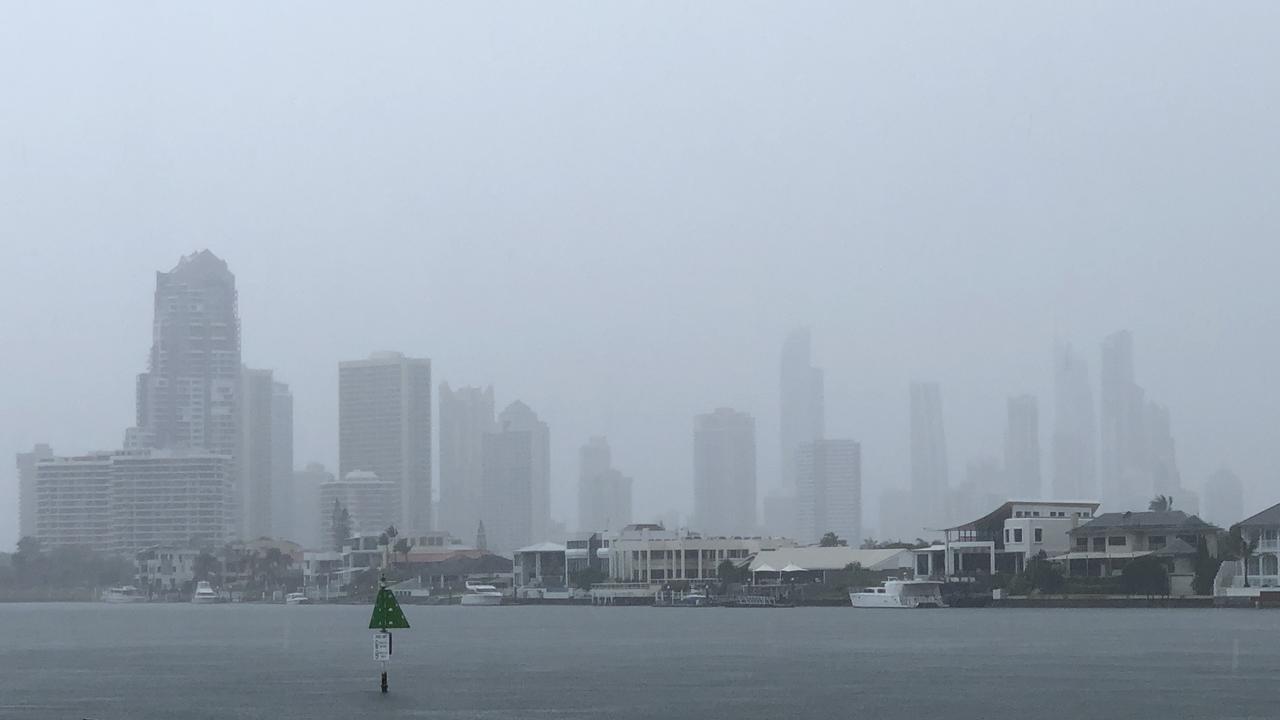 Gold Coast Weather: Wind gusts at 72m/h at Seaway before marathon ...