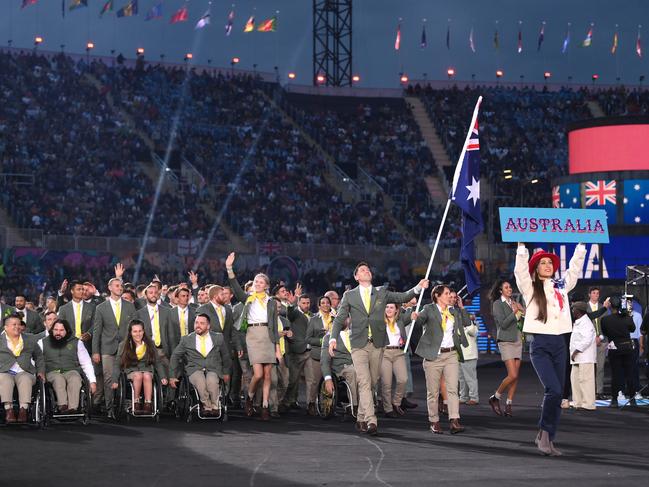 Hockey’s Eddie Ockenden and squash star Rachael Grinham carried the Australian flag at the Birmingham 2022 opening ceremony. Picture: Getty Images