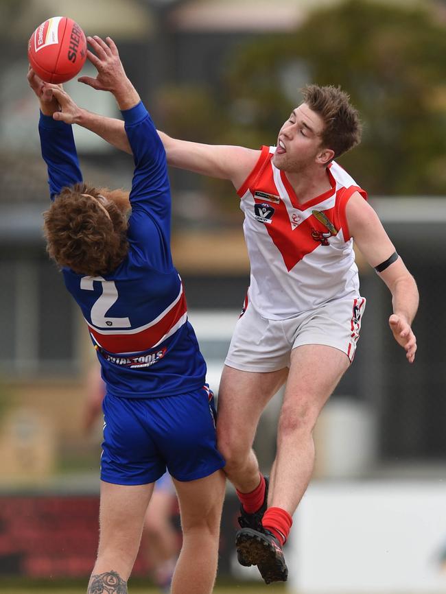 Ryan Smith marks for Mornington under pressure from Karingal’s Jack Birthisel.