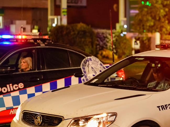 ALBURY NSW, AUSTRALIA - NewsWire Photos November 22, 2020:Police ring out their lights and sirens at the stroke of midnight at the border crossing in Albury to signify the border crossing open.Picture: NCA NewsWire / Simon Dallinger