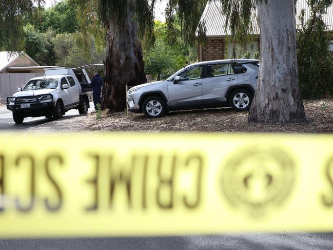 ADELAIDE, AUSTRALIA - NewsWIRE Photos NOVEMBER 16, 2023: Police and Major Crime Detectives at the scene of an unexplained death on St Margarets Cres, Felixstowe, SA. Picture: NCA NewsWIRE / Emma Brasier